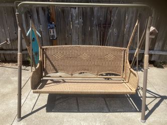 Lawn/porch Swing