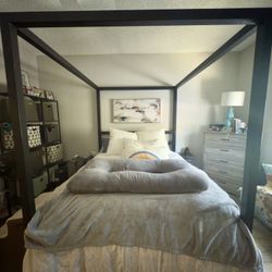 Very Sturdy Metal Canopy Bed Frame (QUEEN)