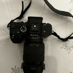 Sony.      Alpha a7 IV.     33MP Mirrorless.   Camera - Black.     (FE 28-70mm.  f/3.5-5.6 OSS)