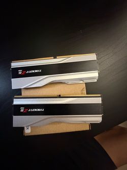 G.SKILL Trident Z5 RGB 64GB (2x32GB) DDR5-6400 CL32 RAM – Silver