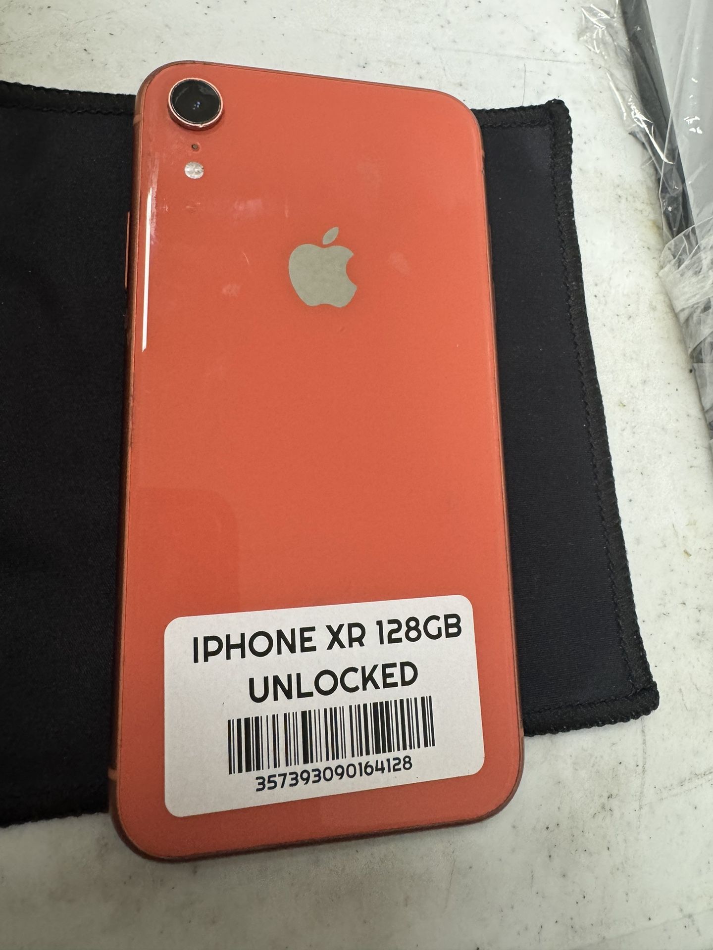 iPhone XR 128GB UNLOCKED 