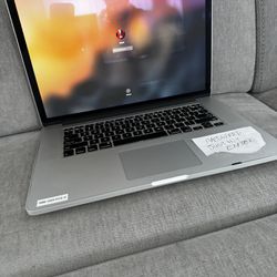 MacBook Pro 15” Retina 2.5ghz i7 16gb Ram 500gb