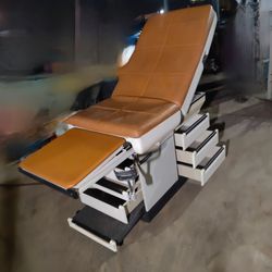 Examination Tatoo/table w/6 drawers