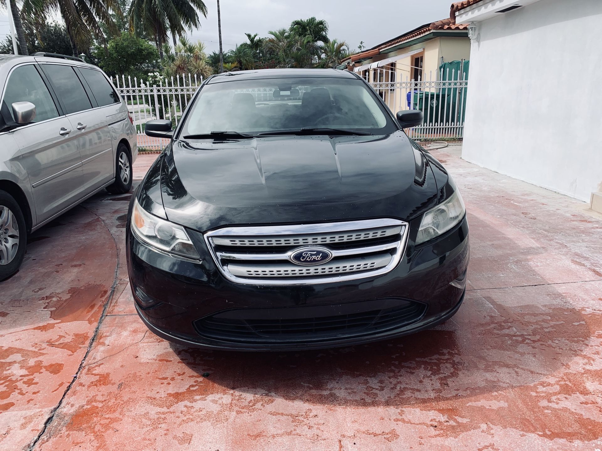 2010 Ford Taurus