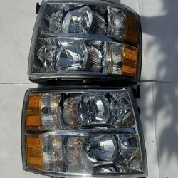 Chevy Silverado 1500/2500/3500 Headlight Year 2007-2013