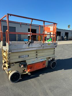 JLG 2646ES electric scissor lift
