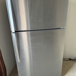 Whirlpool 20.5 Cu. ft. Monochromatic Stainless Steel w/ warranty  