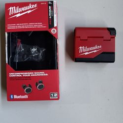 Milwaukee REDLITHIUM USB Bluetooth Jobsite Ear Buds