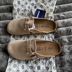 Birkenstock Clogs  