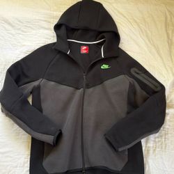 Nike Tech