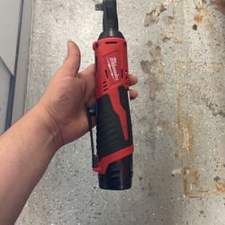 Milwaukee Battery Ratchet