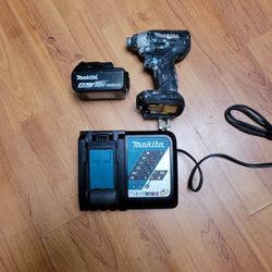 MAKITA 18V IMPACT DRILL WITH BATTERY AND CHARGER 