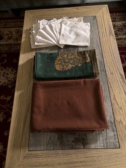 2 Fabric Tablecloths And 8 Napkins