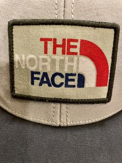 PRICE DROP!! RARE VINTAGE NORTH FACE TRUCKER SNAPBACK HAT! LIKE NEW CONDITION!