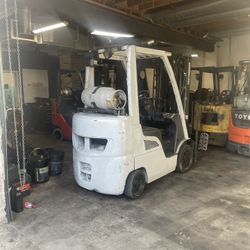 Forklift 