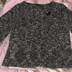 600 West Large One Button Long Sleeve Sweater