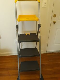 Cosco Yellow Ladder 3 levels great condition