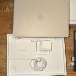 Brand New & Sealed Apple MacBook Air 13.6” (2022) – M2 Chip, 16GB RAM, 256GB SSD