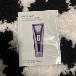 Clinique facial cleanser mouse sample