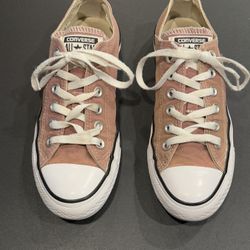 Converse Chuck Taylor All Star Unisex Sneakers sized women’s 7 men’s 5