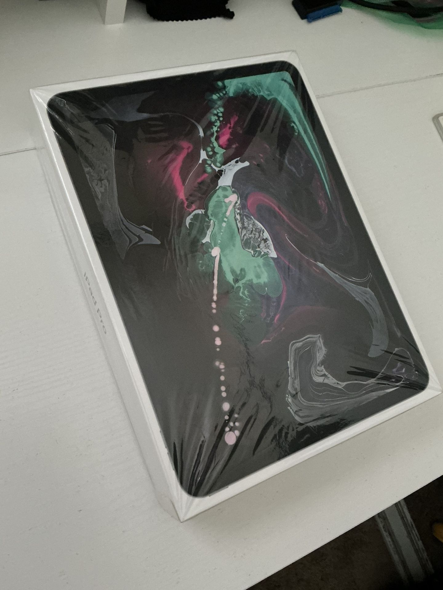Very Good Condition iPad Pro 11 2018 Wi-Fi and Cellular Unlocked Space Gray