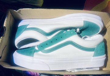Vans Shoes green/white 9’s
