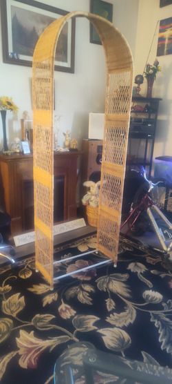 Wicker arch vintage