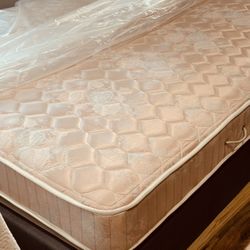 USED QUEEN SIZE MATTRESS ONLY 