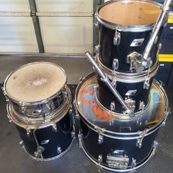 Ludwig 80's 5 piece Drum Set 