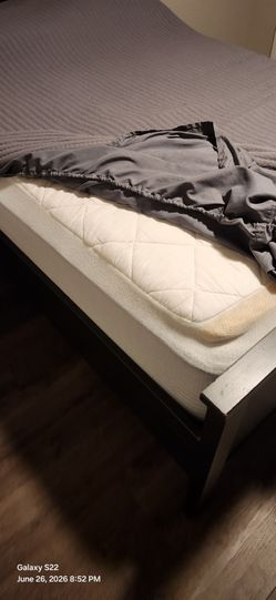 Full size bed