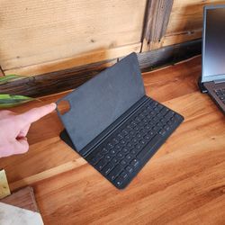 iPad Pro 12.9” Folio Keyboard Case – Great Condition – $55 OBO