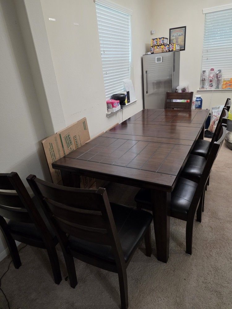Solid Wood Dining Table With 6 Matching Chairs.