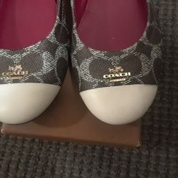 Genuine COACH flats Shoes Size 8. Comes With Box