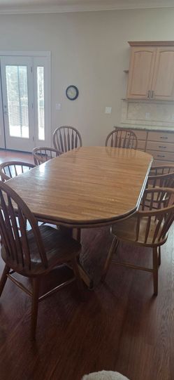 Solid Oak Dining Table with 7 chairs