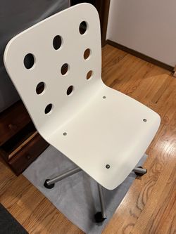 Kid’s Desk Chair