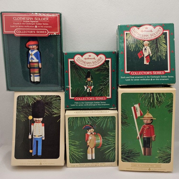 6 Hallmark Keepsake Miniature Clothespin Soldier Christmas Ornament Lot Series
Brand new Ornaments, never displayed
Lot of 6 Ornament, 1-6 in serie