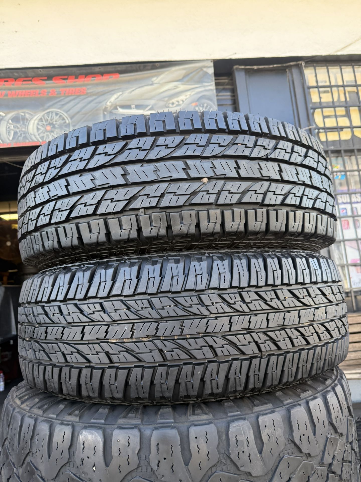 LT265/70/17 Yokohama Tires LIKE NEW