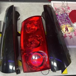 Yukon Tail Light And Pillars