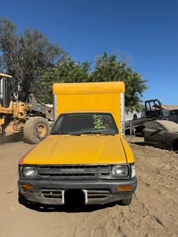 1990 Toyota Truck 3.0L Manual Transmission 4x2 for parts only ‼️