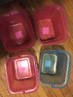 4 plastic storage bins