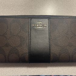 Coach Black Brown Zippy Wallet 