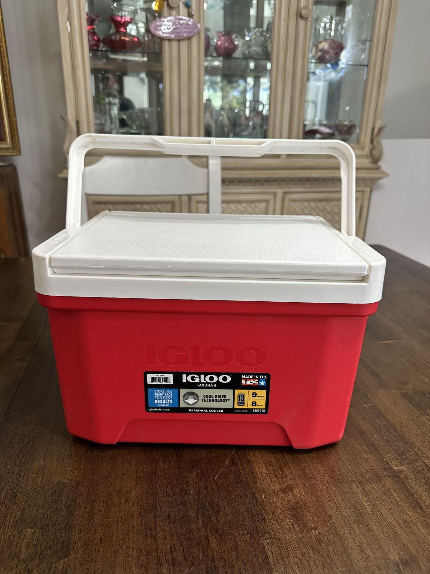 Igloo 9 Quart Cooler. 13 Cans.