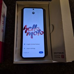Brand new unlocked motorola razor 5