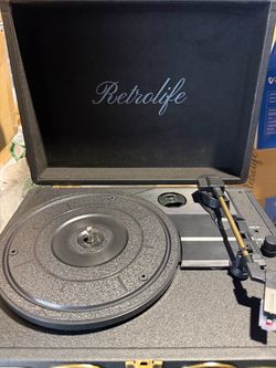 30 Retrolife Vintage Suitcase Record Player – Black