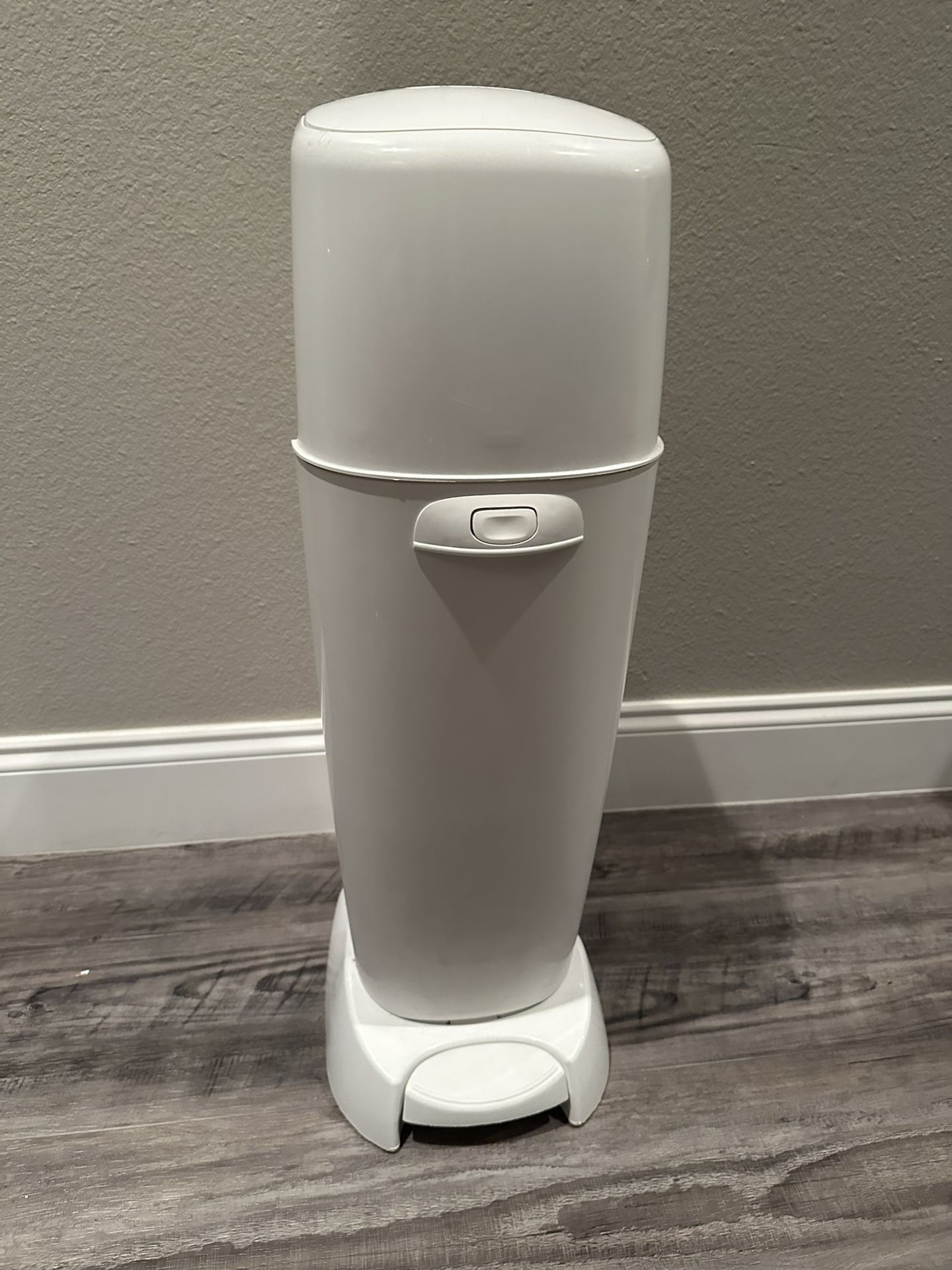 White Diaper Genie With Refill