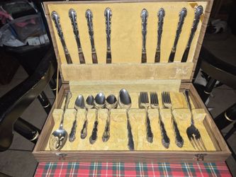 Rogers Onieda Flatware Set for 8 in Wooden Storage Case