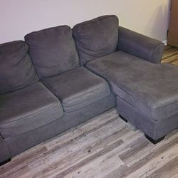 Sectional Sofa/Couch With Sleeper Extention