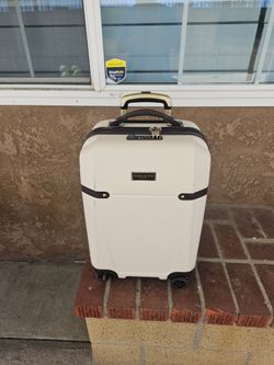 London fog carry-on Cream color