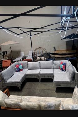 New assembled set of 6pc outdoor set in Grey (throw pillows, not included)