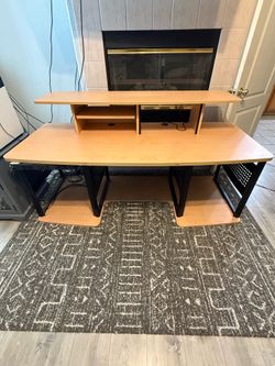 Computer desk
